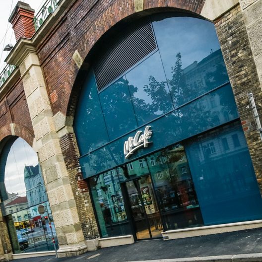 McDonald's Wien Hernalser Gürtel - Stadtbahnbögen Außenansicht