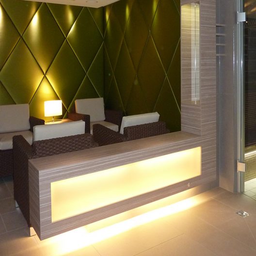 Wellnessanlage Schweizerhof Lounge Möblierung