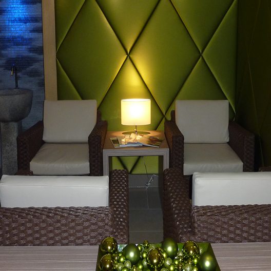 Wellnessanlage Schweizerhof Lounge Möblierung 2