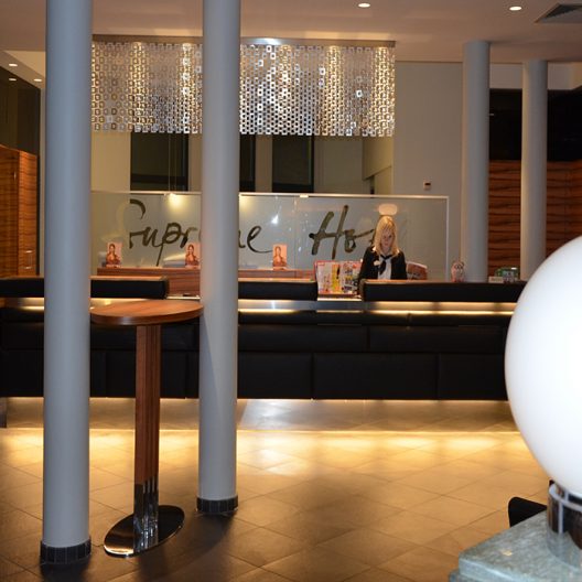Supreme Hotel - Empfangsbereich Rezeption 3