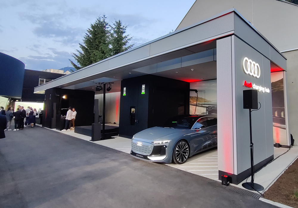 Flugdach Audi Schnellader, MOON Sterneckstraße